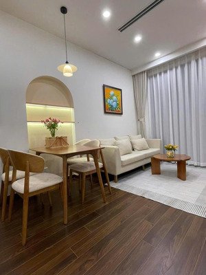 căn hộ 2 ngủ 2 wc view hồ full đồ đẹp masterise a - vinhomes smart city