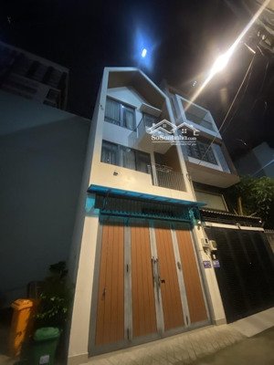 nhà mới 3 tầng cách võ văn ngân chỉ 50m khu dân trí cao