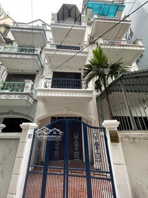 mỹ đình- siêu phẩm oto vào nhà có sân để oto- gần chợ trường học- 20m ra oto tránh- cực hiếm