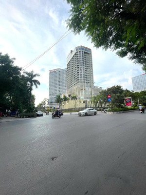 chính chủ bán nhà xuân la gần hồ tây 5 tầng - 3 mặt thoáng giá yêu thương.