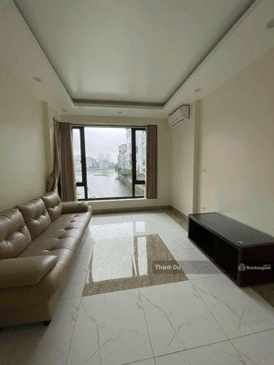 cho thuê nhà nguyễn văn cừ 6 phòng ngủ view hồ gần vườn hoa công viên , bến xe, ga gia lâm