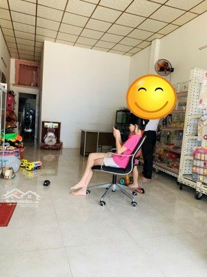 bán nhà 89m2, nhà mới, đẹp, cách 30m ra mặt đường tân túc, bình chánh, hẻm ô tô 5x19m, giá 6,x tỷ.