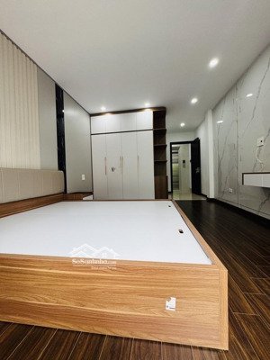 siêu phẩm nhà mới 6 tầng thang máy full nội thất ô tô vô nhà cách phố ô tô tránh 15m.