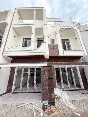 chủ gởi bán 2 căn nhà liền kề 1 trệt 2 lầu ngay khu văn hoa villa p. thống nhất. giá chỉ 4,9 tỷ