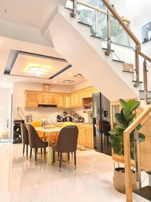 bán nhà nguyễn kiệm - hẻm xe hơi - 3 tầng 67.3m² - 9.5 tỷ còn thương lượng