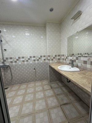 bán nhà mặt đường lô góc văn cao hải phòng