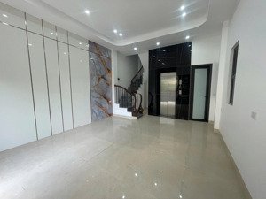 ngọc khánh, nhà đẹp thang máy xịn sò, ngõ 3 gác thông, 10m ra ôtô, mới ở ngay, 42m2*6t