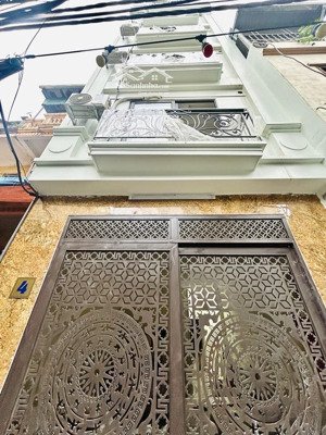 bằng liệt 35m 6 tầng thang máy mới coong ô tô qua nhà