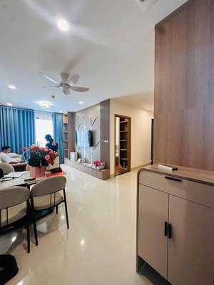 chính chủ bán hoặc cho thuê căn góc 2 pn 2 wc 77m2 full nội thất xịn giá 4,4 tỷ, lh 