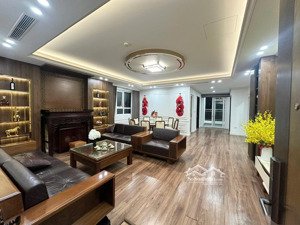 chính chủ bán căn góc 3pn mhdi 60 hoàng quốc việt full đồ cao cấp, có chỗ để ô tô riêng