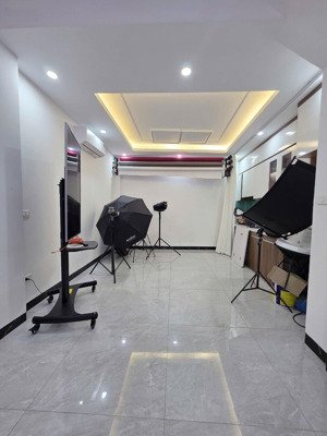 bán nhà phố ngô quyền hà đông vị trí đẹp - sát kđt văn khê - giá nhỉnh 9 tỷ