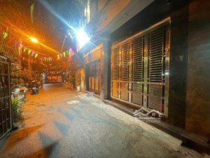 cần bán nhà mặt ngõ đông thắng, bắc từ liêm, nhà mới ở luôn.