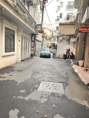ngõ quận uỷ cầu giấy-dt 50m-5 tầng giá 11 t.ỷ-lô góc-ngõ rộng thoáng-cách ô tô 30m.