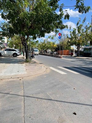 gấp bán nhà mặt tiền đường, 3 tầng, dt8x17, 10m ra lê thị riêng( thới an 11), quận 12, chỉ 7,85 tỷ.