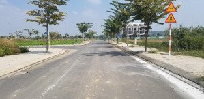 thanh lý 3 nền 100m2 liền kề trường học. không lỗi. giá chỉ 1,750 tỷ bao thuế phí, có thương lượng