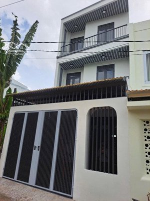 nhà hiếm giá tốt 3 tầng có nội thất ( hợp anh chị kiếm nhà vừa tiền) anh chị đến xem nhà càng tốt