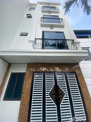 nhà độc lập, diện tích rộng: 56m2 - 3 mặt thoáng. 500m ra vành đai 4, cách kđt an khánh chỉ 2km