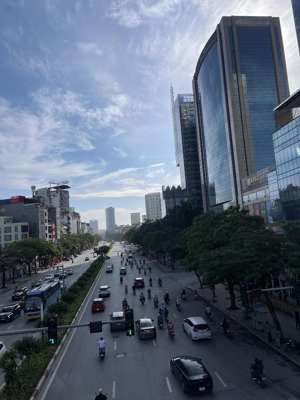 chính chủ bán nhà 5 tầng trung tâm cầu giấy 52m2 nở hậu ngõ thông - sát phố lớn