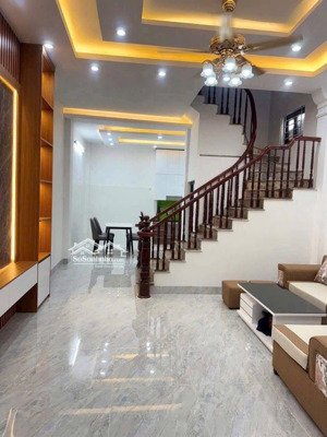 nhà di trạch diện tích rộng 36m, 4 tầng, ngõ nhà nước nhỉnh 5 tỷ