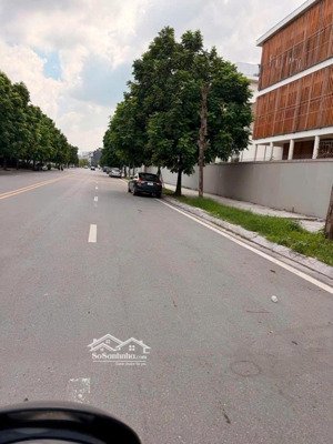 cực hiếm- đất full thổ cư, dt rộng, nở hậu, cách oto tránh 20m, ở hay đầu tư sinh lời quá tiềm năng