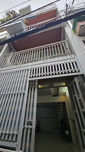 nhà 3 lầu kiên cố sát bên mặt tiền đường hưng phú quận8
