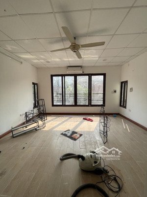 nhà mặt phố lụa - đường ô tô - oto đỗ ngày đêm - kinh doanh sầm uất - chỉ 9.8ty