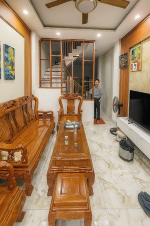 nhà siêu đẹp đường mỹ đình -dt 36m ,5 tầng ,7 phòng ngủ -vị trí đẹp ,ngõ nông gần ô tô