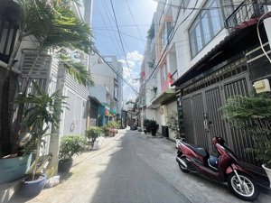 hạ gái gấp bán - 9.xtỷ - xe 4 chỗ ngủ nhà - 60m2 - hoàng hoa thám - nguyễn văn đậu - bình thạnh