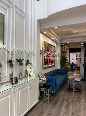 bán gấp mp hoà mã 103 m 6 tầng mt 4.5 m chỉ 8 x tỷ hai
mặt phố kinh doanh vỉa hè -thang máy- dòng t