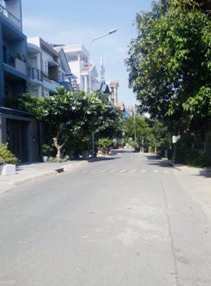 căn góc mặt tiền ngay metro ngang lớn 6.5m 220m2 gần đặng văn bi chỉ 15.4 tỉ