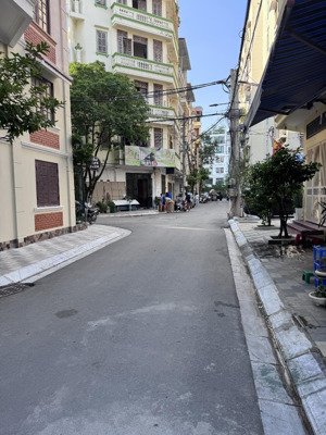 bán nhà ngõ thái hà dt 65m2 - phân lô - vỉa hè - kinh doanh - gara ô tô. giá 29 tỷ.