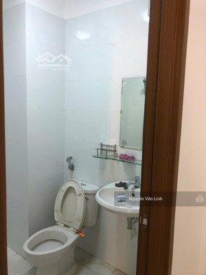 cho thuê nhà nguyên căn đường trần hữu trang q.phú nhuận ( ngay chợ ) 4mx15m , 3 lầu , giá 17tr