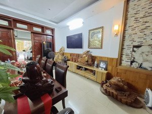 anh trai nhờ bán liền kề văn quán 82m2, 5 tầng, mặt tiền 4.5m, giá 18.8 tỷ, gần đường nguyễn khuyến