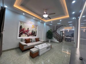 cầu giấy, xây chắc chắn, ngõ 3 gác tránh, gần phố, thoáng, 50m ra ôtô, mới đẹp ở ngay 45m2*4t