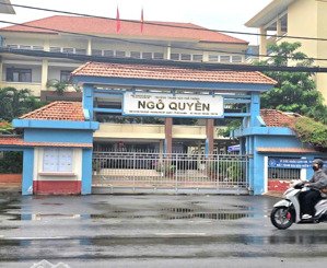 nhà 3 tầng mặt tiền huỳnh tấn phát, quận 7, ngay trường thpt ngô quyền.