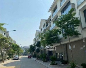 siêu phẩm biệt thự 25 tỷ. mặt tiền siêu rộng , diện tích 100m. ngay trung tâm dương nội.