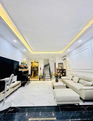 siêu nhà đẹp 5 tầng thang máy lô góc nở hậu hồng mai, hai bà trưng