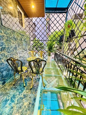 nhà đẹp phố giải phóng gần ngã tư vọng , #diện tích rộng 50m - lô góc phòng nào cũng có ban công