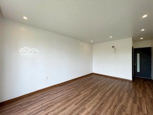 - nhà 6 tầng thang máy tđc lê hồng phong- hải phòng