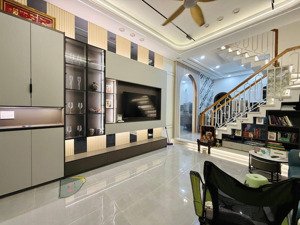 nhà đẹp ngay hoa phượng phú nhuận 7tỷ850 65m2, ngay khung đường ăn uống shr hxh