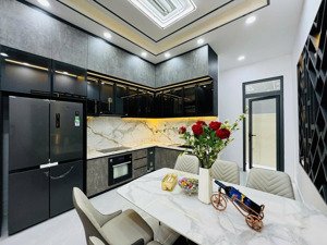 bán nhà quận 7, 4 tầng, 4x16, nhà mới full nội thất, hxh sát bên phú mỹ hưng, nhỉnh 7t