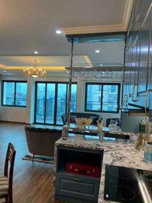 siêu đẹp! thái thịnh, đống đa 96m2, mt 6m, 10 tầng, thang máy, nhà mới, vỉa hè, ô tô đỗ, kd 40 tỷ.