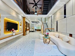 lên sóng nhà đẹp ngang 5mx15m full nội thất như