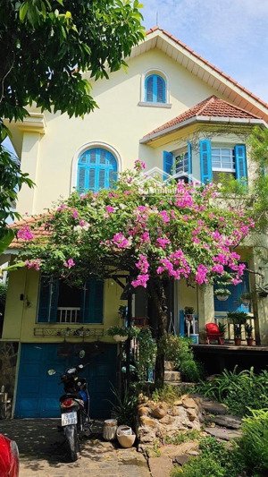 nhà ngọc thụy nước róc rách 4 mùa ngập sắc hoa rộn tiếng chim ca không gian đẹp như tiên cảnh