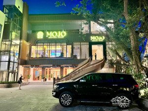 siêu hiếm! mặt bằng mặt phố hoàng cầu dt 350m2 x 4 tầng mt 15m. không gian rộng, có sân vườn