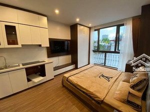 bán nhà khu việt hưng 9.8 tỷ, 4 tầng, sân vườn