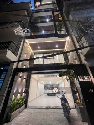 xịn!! hoàng quốc việt - 70m2 - nhà mới - 7 tầng thang máy - gara ô tô - phân lô vỉa hè- kinh doanh!