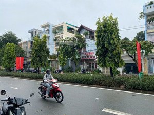 cho thuê nhà nguyên căn mặt tiền đường đại lô 3 phước bình, đường rộng 25m. dt 88m2 giá 13tr