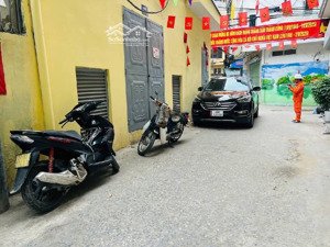 phố hoàng văn thái- thanh xuân. dt:50m, mới koong 6 tầng thanh máy. mt:8.4m. giá chào 15.8 tỷ