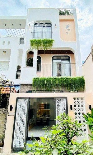 xoay vốn bán nhà 69m2 đường hoa lan-phú nhuận. giá 5tỷ480 cho thuê 22tr. gần bv đa khoa hoàn mỹ sg